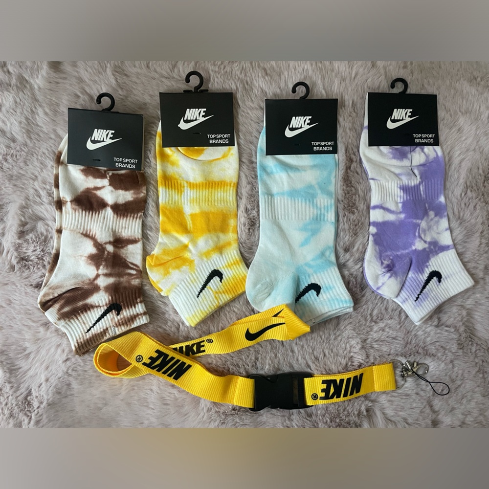NIKE SOCKS & LANYARD